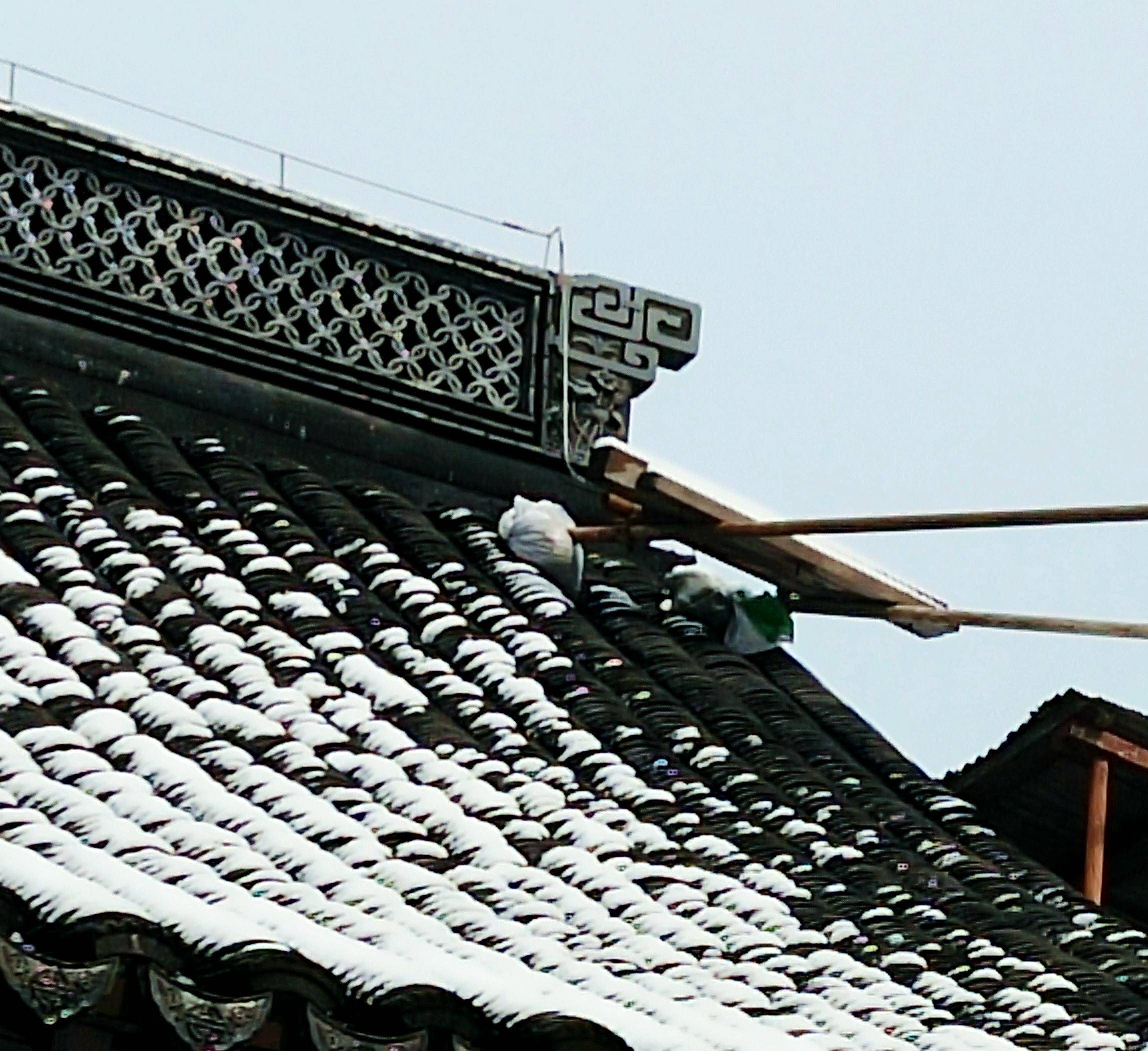 整改后的屋脊雕塑.jpg
