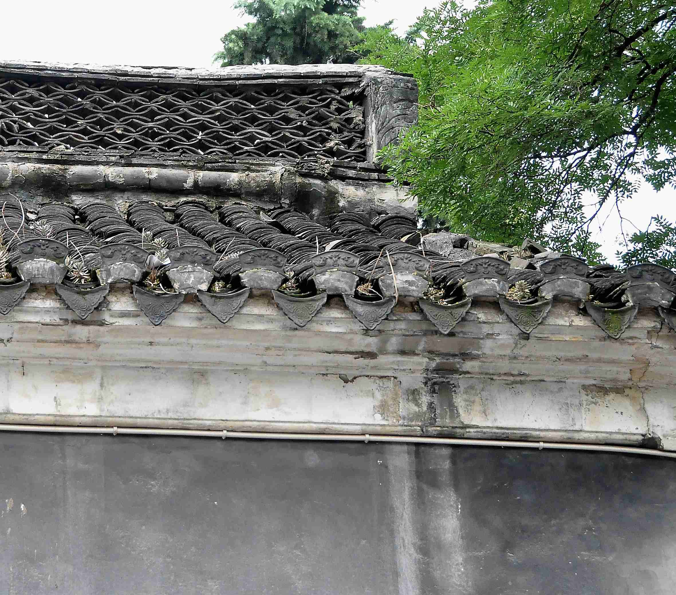 05. 李鸿章祠堂主殿的屋脊上没有龙头雕塑.jpg